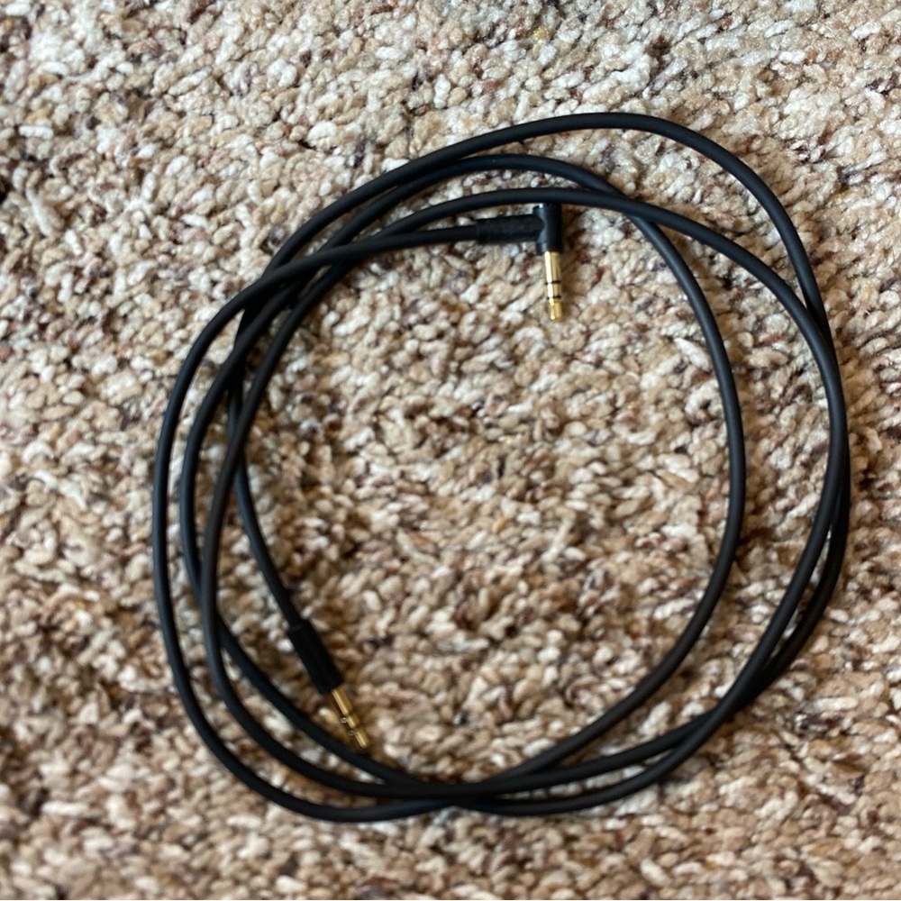 BEATS Wireless HD Hard Case And Charging Cord - Picture 6 of 7